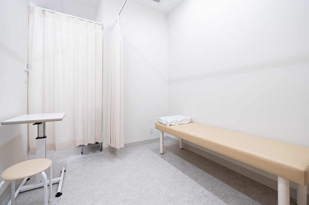 桶川市の整形外科、坂田東整形外科の処置室です